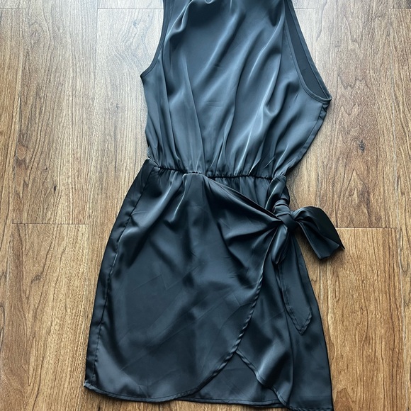 PrettyLittleThing Black Satin Mini Dress - Picture 1 of 3